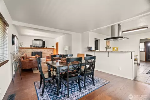 Dining - 1721 63rd St SE, Everett, WA 98203 photo 1 of 3