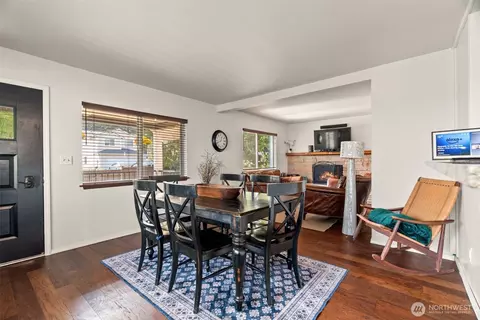 Dining - 1721 63rd St SE, Everett, WA 98203 photo 3 of 3