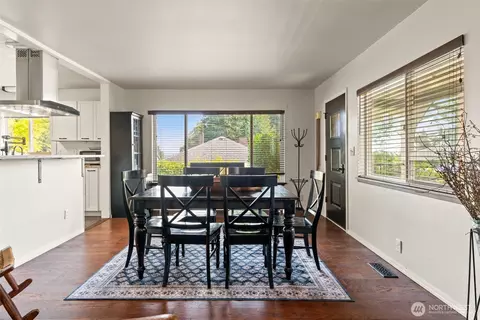 Dining - 1721 63rd St SE, Everett, WA 98203 photo 2 of 3