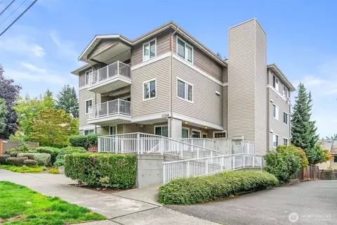 11326 3rd Ave NE #204, Seattle, WA 98125