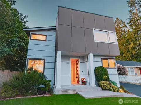 1420 S 272nd St, Des Moines, WA 98198