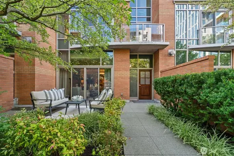 10616 NE 9th Pl #TH4, Bellevue, WA 98004