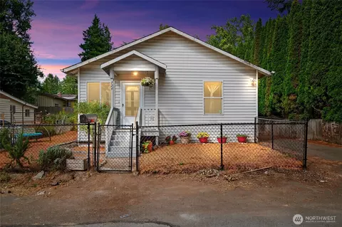 724 S Director St, Seattle, WA 98108