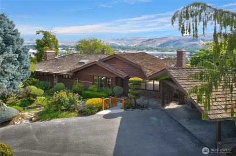 105 Hillcrest Dr, Selah, WA 98942