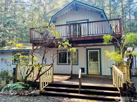 351 N Mount Jupiter Dr, Hoodsport, WA 98548