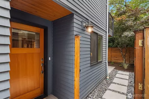 3833 Ashworth Ave N #B, Seattle, WA 98103