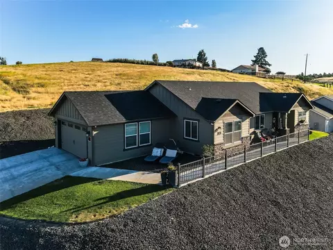 310 S 12th St, Selah, WA 98942