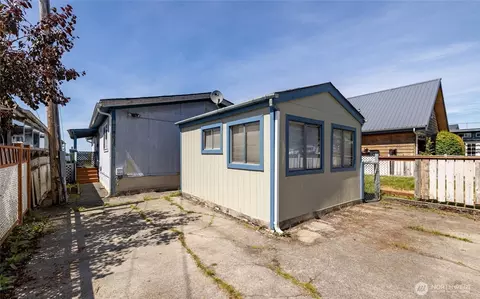7515 Sunset Dr, Blaine, WA 98230