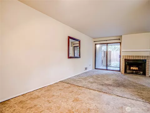 Living - 11201 3rd Ave SE #4A, Everett, WA 98208 photo 2 of 4