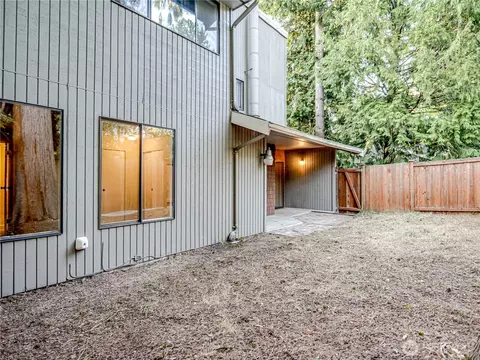 Exterior - 11201 3rd Ave SE #4A, Everett, WA 98208 photo 4 of 5