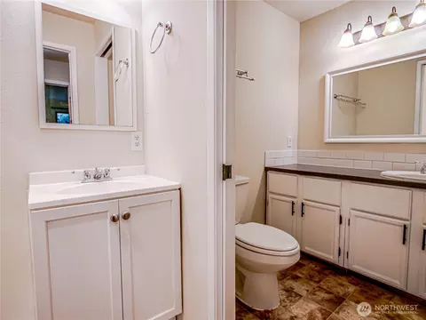 Bath - 11201 3rd Ave SE #4A, Everett, WA 98208 photo 1 of 3