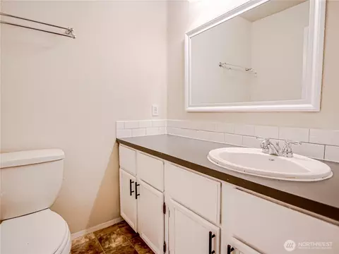 Bath - 11201 3rd Ave SE #4A, Everett, WA 98208 photo 2 of 3