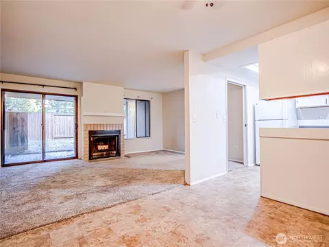 Living - 11201 3rd Ave SE #4A, Everett, WA 98208 photo 3 of 4