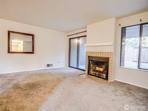 Living - 11201 3rd Ave SE #4A, Everett, WA 98208 photo 1 of 4
