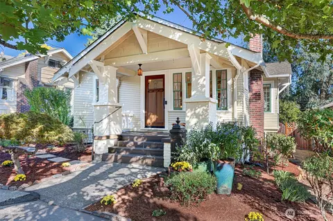 3906 Burke Ave N, Seattle, WA 98103