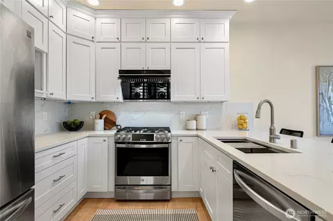 Kitchen - 24038 40th Ave SE, Bothell, WA 98021 photo 1 of 4