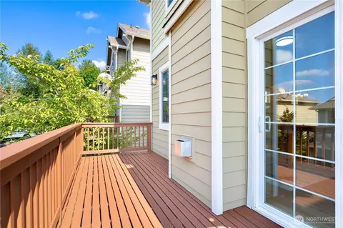 Exterior - 24038 40th Ave SE, Bothell, WA 98021 photo 4 of 4