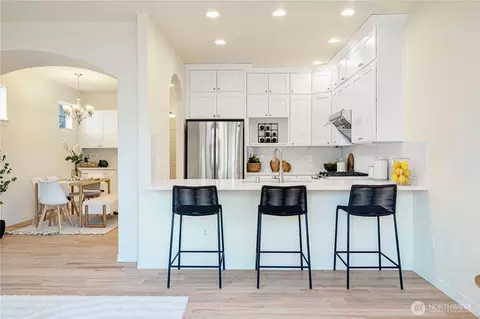Kitchen - 24038 40th Ave SE, Bothell, WA 98021 photo 4 of 4
