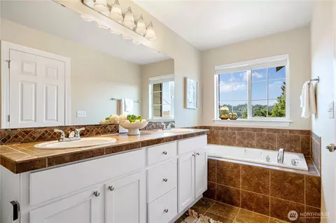 Bath - 24038 40th Ave SE, Bothell, WA 98021 photo 1 of 3