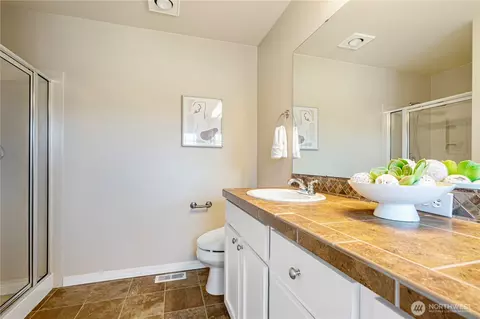 Bath - 24038 40th Ave SE, Bothell, WA 98021 photo 2 of 3