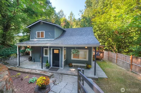 100 E Terrace Dr, Belfair, WA 98528