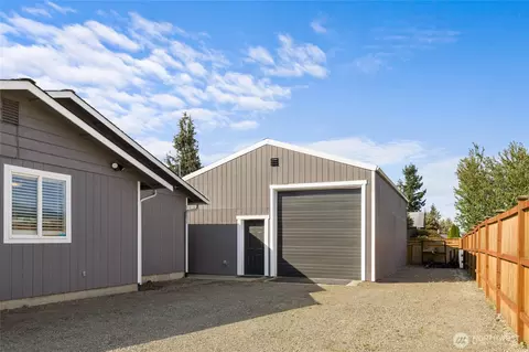 Exterior - 2985 Sun Mountain Dr, Enumclaw, WA 98022 photo 14 of 14