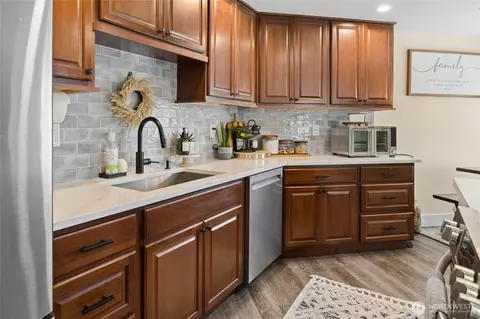 Kitchen - 2985 Sun Mountain Dr, Enumclaw, WA 98022 photo 3 of 4
