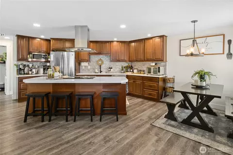 Kitchen - 2985 Sun Mountain Dr, Enumclaw, WA 98022 photo 2 of 4