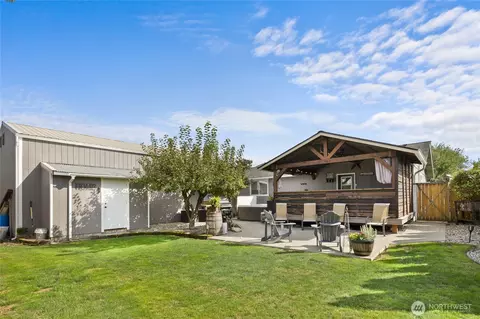 Exterior - 2985 Sun Mountain Dr, Enumclaw, WA 98022 photo 12 of 14