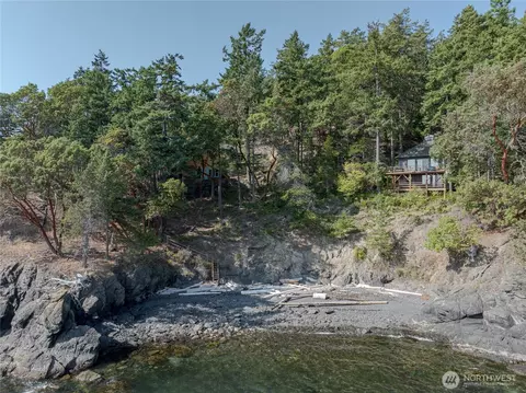 296 Shag Rock Ln, Eastsound, WA 98245