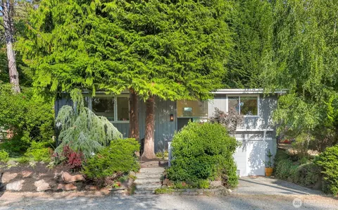 8614 25th Ave NE, Seattle, WA 98115
