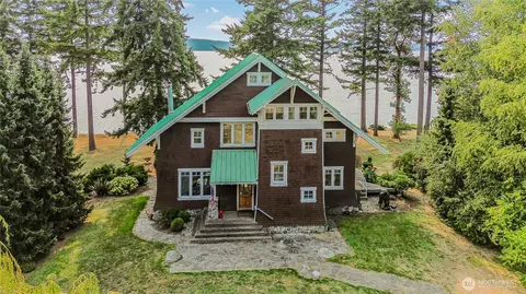 3030 S Mabana Heights Rd, Camano Island, WA 98282