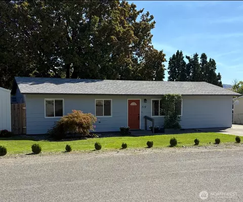 712 Sunrise Dr, Omak, WA 98841