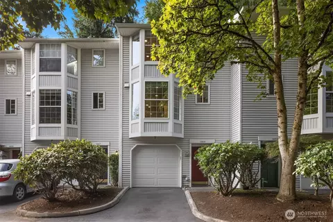 10215 NE 129th Ln, Kirkland, WA 98034