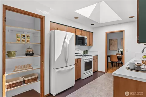 Kitchen - 23711 80th Ln W, Edmonds, WA 98026 photo 2 of 4