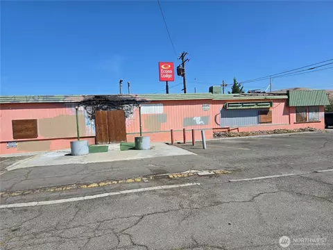 1026 N 1st St, Yakima, WA 98901