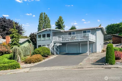721 Elm Pl W, Edmonds, WA 98020