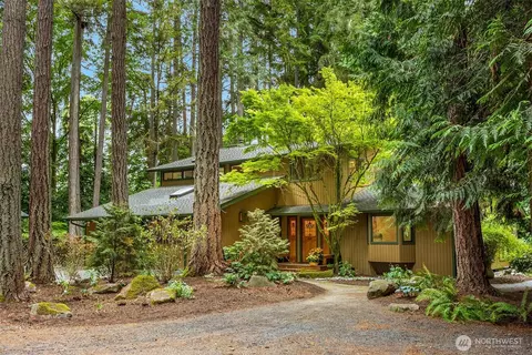 13098 Manzanita Rd NE, Bainbridge Island, WA 98110