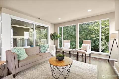 Living - 16910 40th Ave SE, Bothell, WA 98012 photo 3 of 4