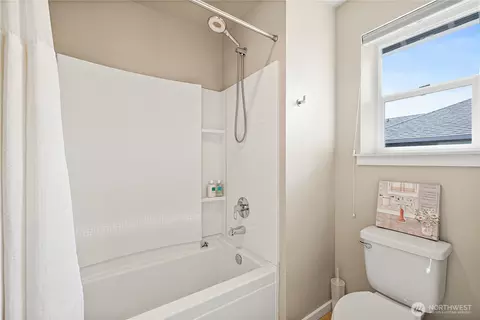 Bath - 16910 40th Ave SE, Bothell, WA 98012 photo 5 of 5