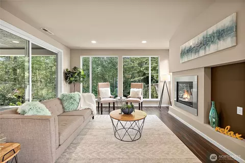 Living - 16910 40th Ave SE, Bothell, WA 98012 photo 2 of 4