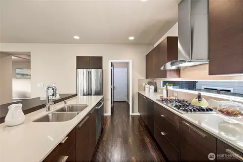 Kitchen - 16910 40th Ave SE, Bothell, WA 98012 photo 4 of 4