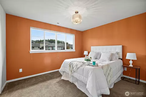 Bedroom - 16910 40th Ave SE, Bothell, WA 98012 photo 4 of 6