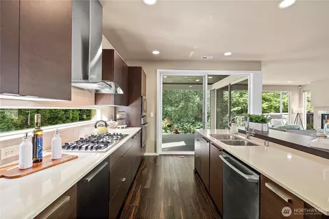 Kitchen - 16910 40th Ave SE, Bothell, WA 98012 photo 2 of 4