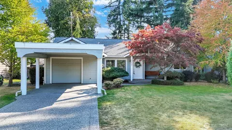 10607 NE 17th St, Bellevue, WA 98004