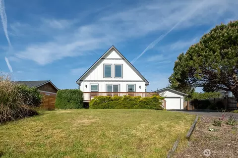 585 Ocean Shores Blvd SW, Ocean Shores, WA 98569