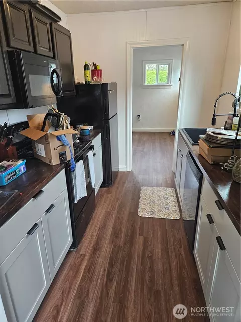 Kitchen - 2010 10th St, Everett, WA 98201 photo 1 of 2