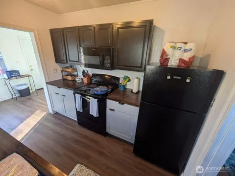 Kitchen - 2010 10th St, Everett, WA 98201 photo 2 of 2