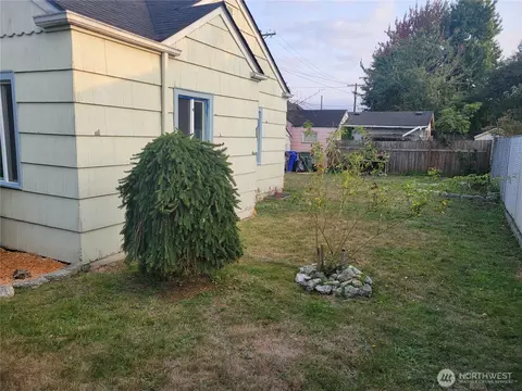 Exterior - 2010 10th St, Everett, WA 98201 photo 3 of 5