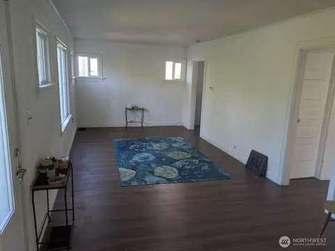 Living - 2010 10th St, Everett, WA 98201 photo 2 of 3